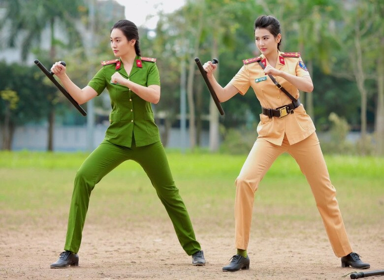 Bất ngờ với hình ảnh dân chơi của nữ csgt kẹp cổ báo thủ - 8