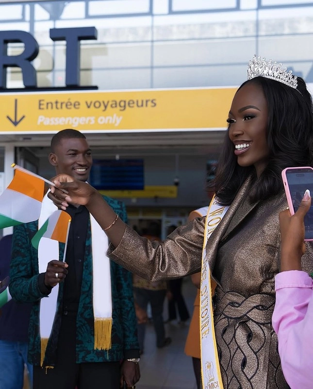 Bất ngờ với nhan sắc thực của viên ngọc đen từng gây xôn xao miss world 2025 - 7