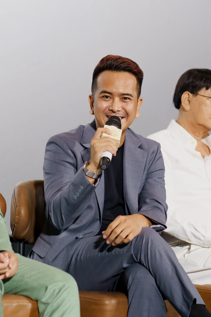 bé an hùng thuận đưa bạn gái đi thử váy cưới gọi người yêu là cục vàng - 6