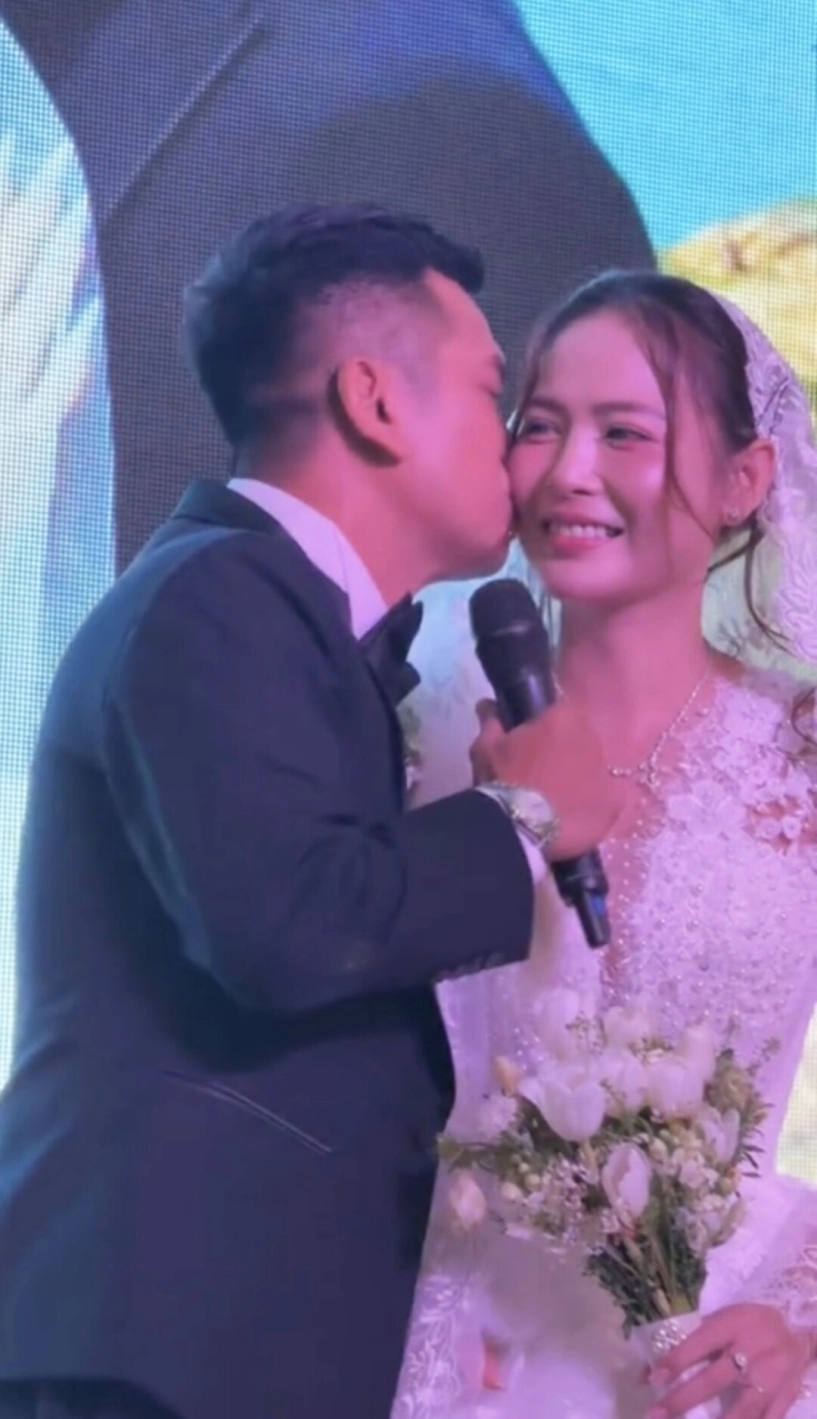 bé an hùng thuận rước vợ đẹp về dinh cường đô la đến chúc mừng cò phùng ngọc giản dị đi ăn cưới bạn thân - 8