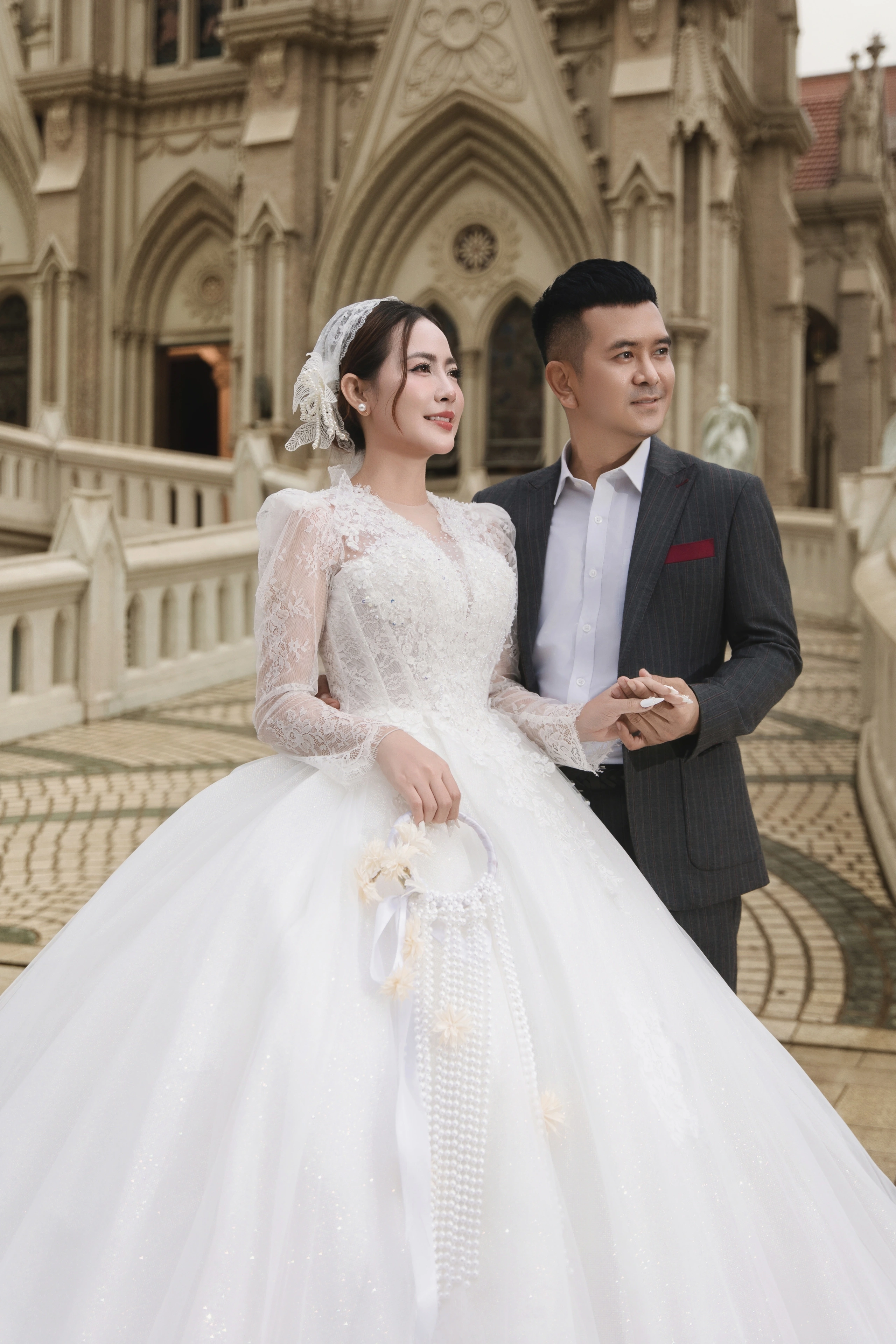 bé an hùng thuận rước vợ đẹp về dinh cường đô la đến chúc mừng cò phùng ngọc giản dị đi ăn cưới bạn thân - 10