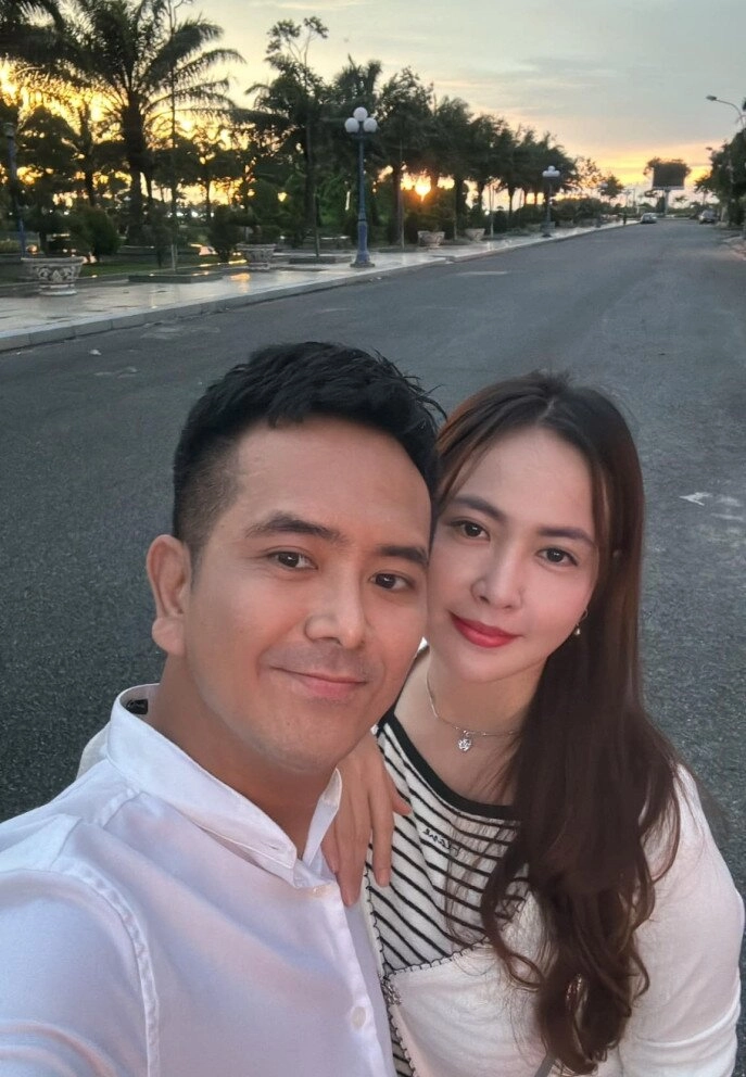 bé an hùng thuận rước vợ đẹp về dinh cường đô la đến chúc mừng cò phùng ngọc giản dị đi ăn cưới bạn thân - 11
