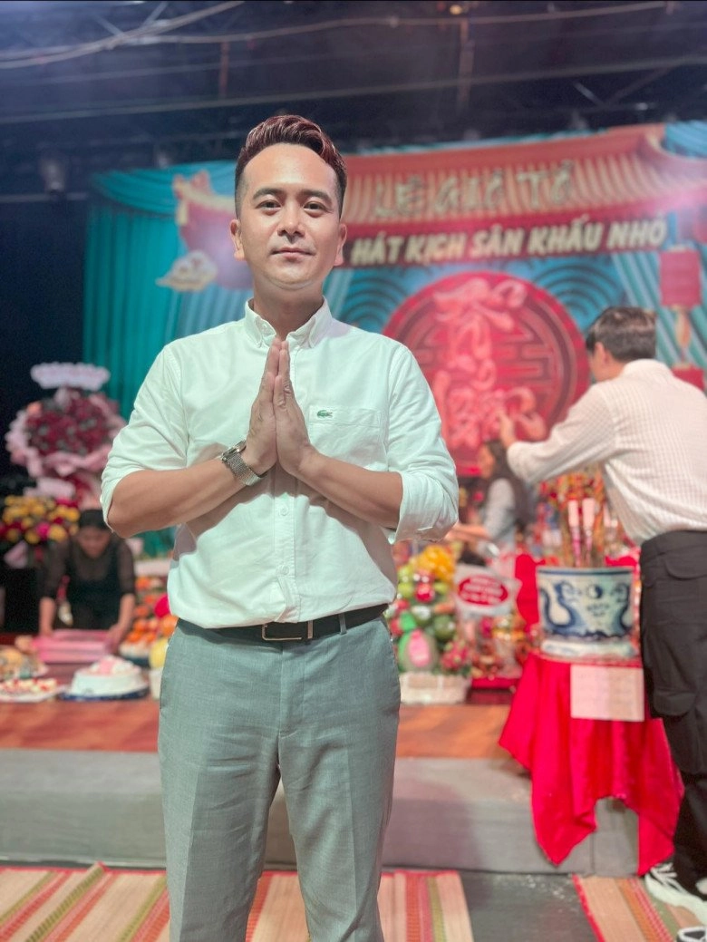 bé an hùng thuận rước vợ đẹp về dinh cường đô la đến chúc mừng cò phùng ngọc giản dị đi ăn cưới bạn thân - 14