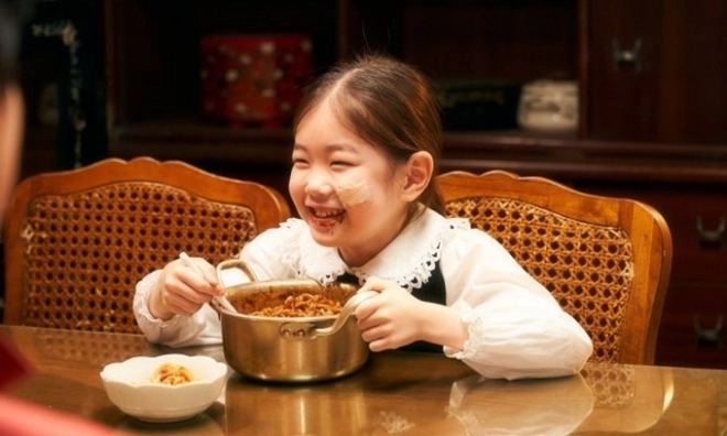 Bé gái 8 tuổi vượt qua 300 người trở thành cục nợ nhìn lúc 12 tuổi vẫn muốn bắt về nuôi - 3