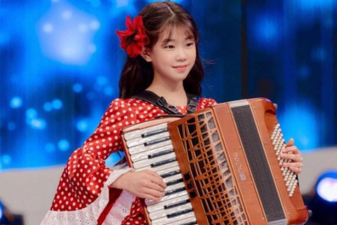 Bé gái 8 tuổi vượt qua 300 người trở thành cục nợ nhìn lúc 12 tuổi vẫn muốn bắt về nuôi - 11
