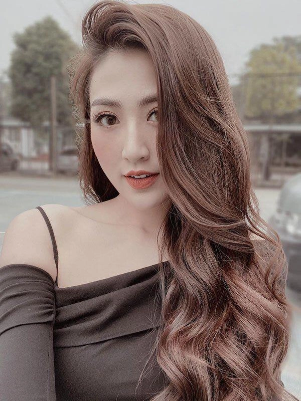 Bé gái trắng như cục bột xinh chuẩn mỹ nhân tương lai khiến hh đỗ mỹ linh á hậu thanh thanh tú khen nức nở - 2