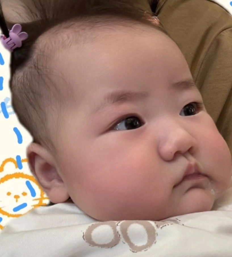 Bé gái trắng như cục bột xinh chuẩn mỹ nhân tương lai khiến hh đỗ mỹ linh á hậu thanh thanh tú khen nức nở - 10