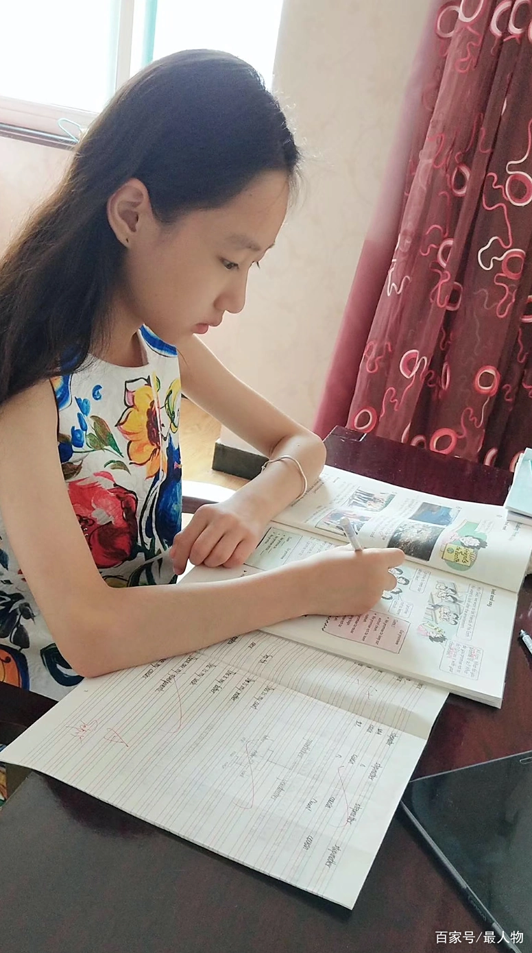 Bé gái xinh như hoa hậu học giỏi top đầu của khối nên bị bắt nạt ở trường và cái kết đau lòng - 6