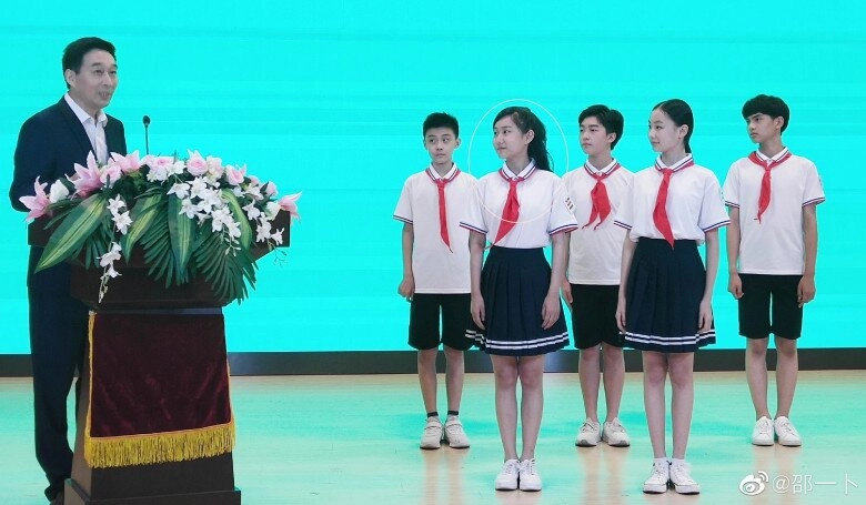 Bé gái xinh như hoa hậu học giỏi top đầu của khối nên bị bắt nạt ở trường và cái kết đau lòng - 8