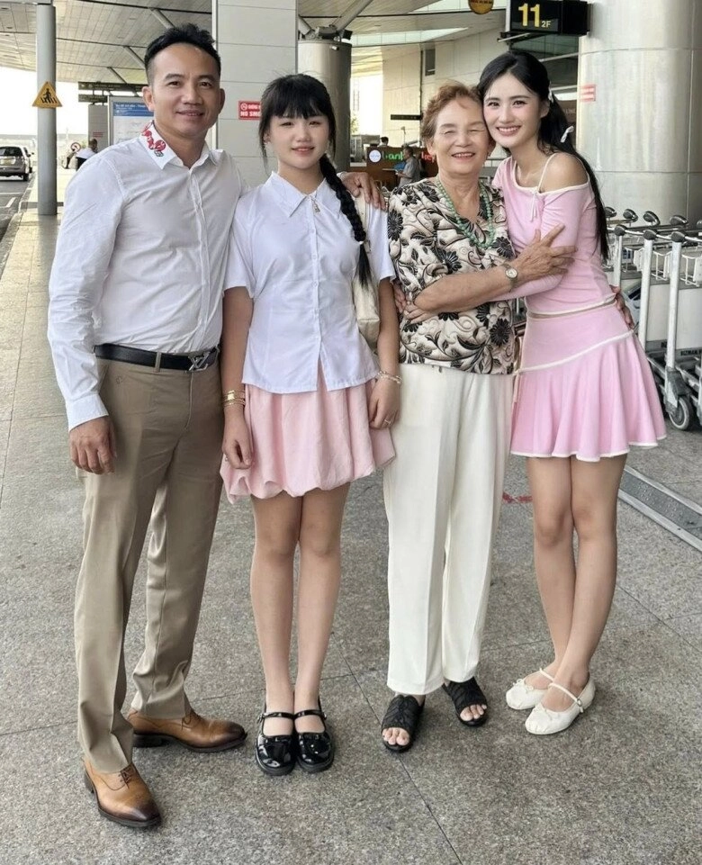 Bé gáigây chú ý ở đêm chung kết hhtg vn 2023 dậy thì thành công 12 tuổi mặt xinh dáng đẹp lấn át cả hoa hậu - 5