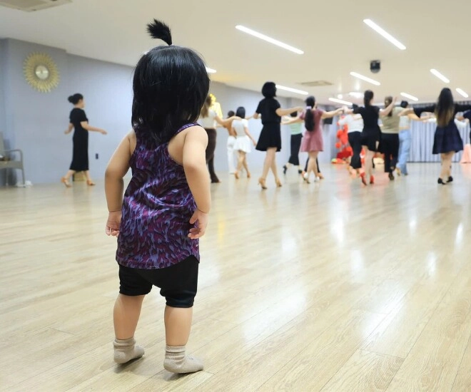 Bé lisa nhà khánh thi - phan hiển vừa thôi nôi đã nhập môn dancesport học viên nhỏ nhất đến lớp trông cực yêu - 3