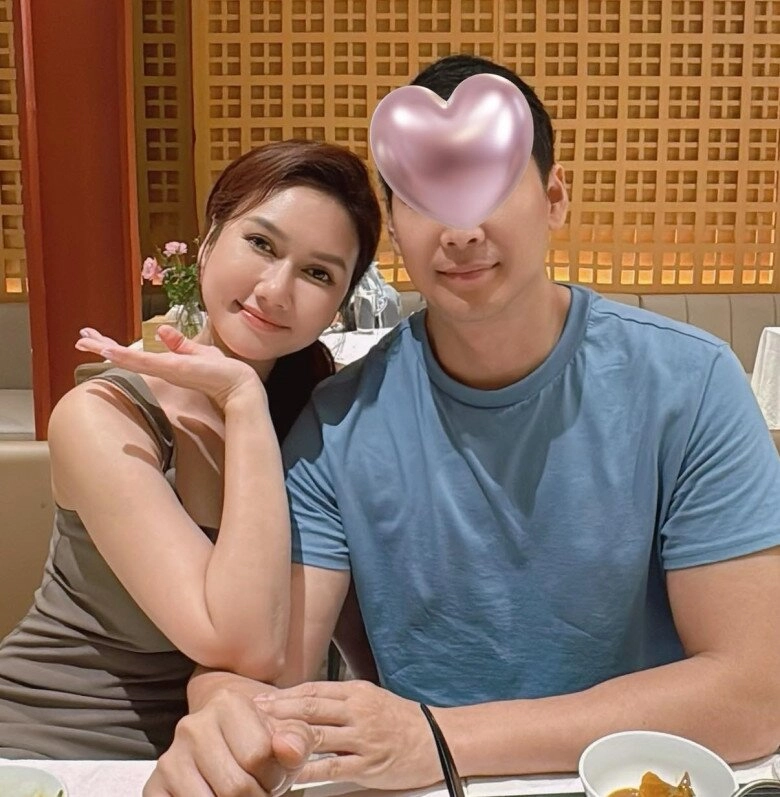 Bị đồn mượn chồng người khác diễn viên hương giang khoe giấy đăng ký kết hôn với ông xã doanh nhân - 3