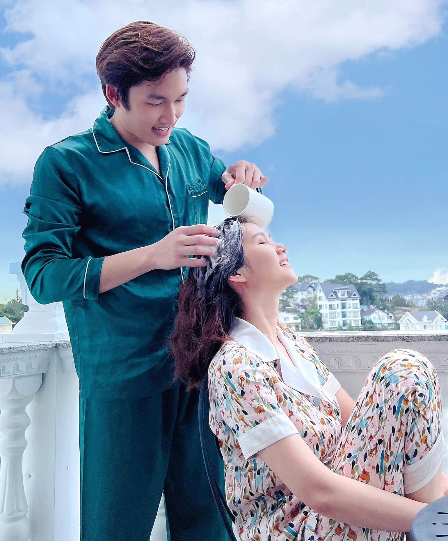 Bị đồn mượn chồng người khác diễn viên hương giang khoe giấy đăng ký kết hôn với ông xã doanh nhân - 9
