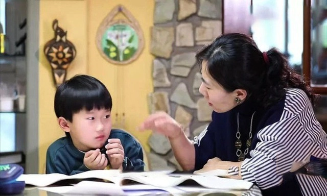 Bí mật dạy con học ít vẫn giỏi cha mẹ chỉ cần kiên trì với 3 thói quen buổi tối - 1