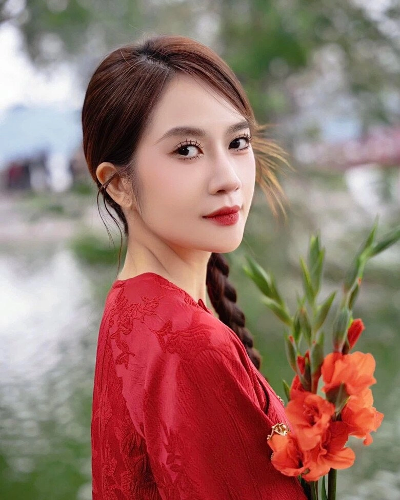Bí quyết trang điểm đẹp tự nhiên không tỳ vết của minh hà dù làm mẹ 4 con vẫn trẻ như gái đôi mươi - 4