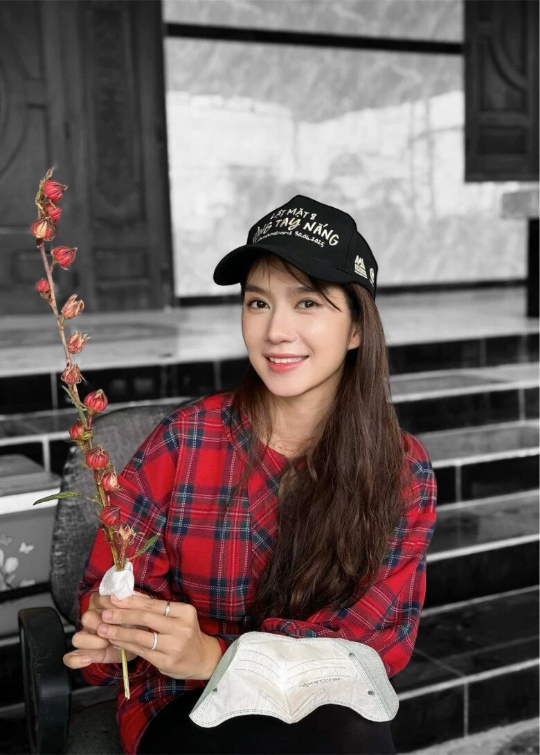 Bí quyết trang điểm đẹp tự nhiên không tỳ vết của minh hà dù làm mẹ 4 con vẫn trẻ như gái đôi mươi - 7