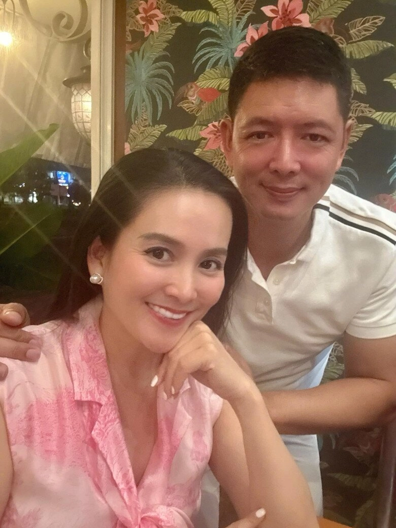Bình minh phải nhờ ái nữ bella viết hộ lời chúc sinh nhật vợ vì kém tiếng anh trẻ ra 10 tuổi khi ở bên gia đình - 4