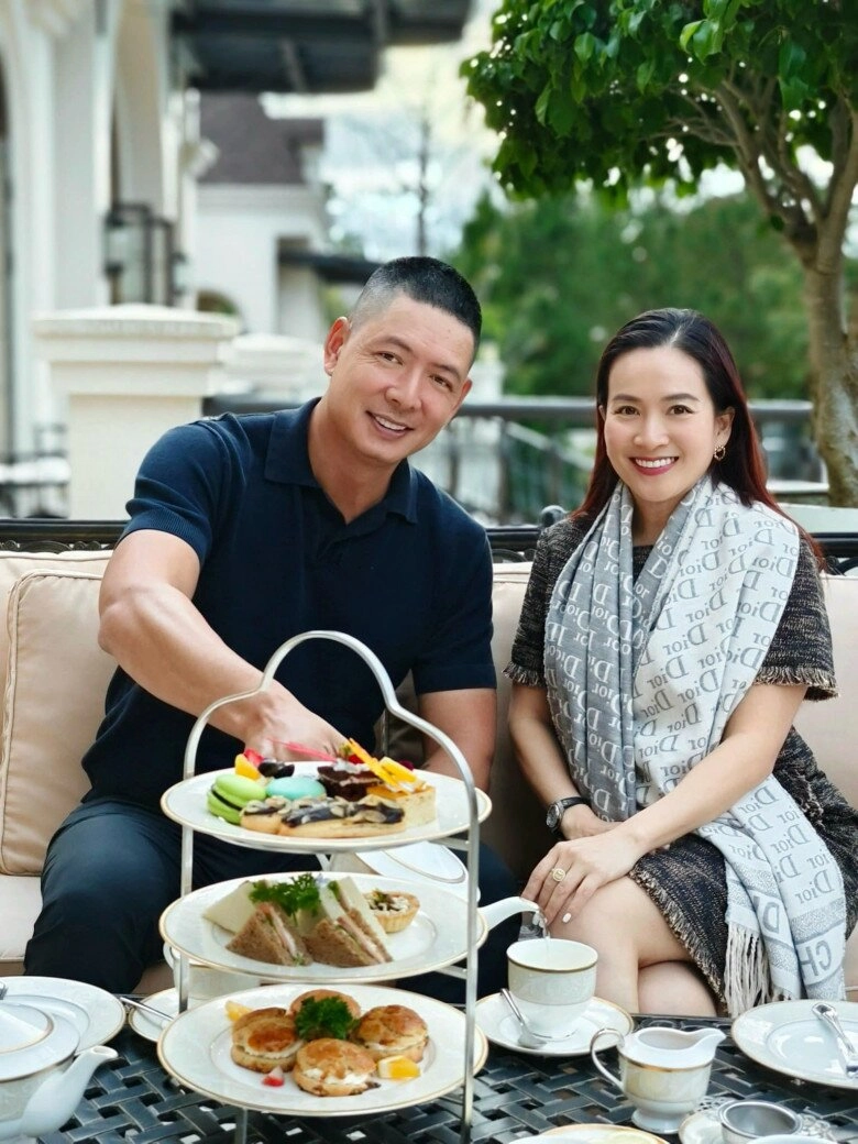Bình minh phải nhờ ái nữ bella viết hộ lời chúc sinh nhật vợ vì kém tiếng anh trẻ ra 10 tuổi khi ở bên gia đình - 5