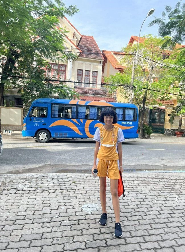 Bình minh phải nhờ ái nữ bella viết hộ lời chúc sinh nhật vợ vì kém tiếng anh trẻ ra 10 tuổi khi ở bên gia đình - 13
