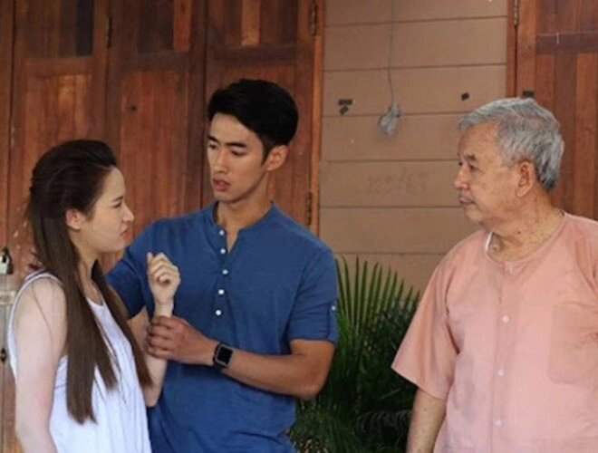 Bố chồng mang gà ở quê lên thăm cháu nội ốm con dâu chê đem cho hết đọc tin nhắn ông để lại cô đứng không vững - 1