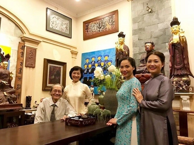 Bố ruột nsnd lê khanh - cố vấn ái tình nổi tiếng ly hôn vẫn sống chung nhà cuối đời có bạn gái chăm sóc - 4