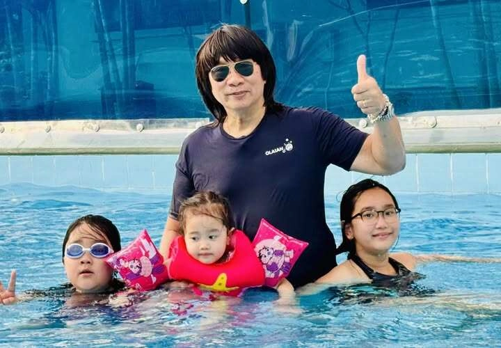 Bố ruột nsưt của siêu mẫu hà anh vẫn là bố bỉm phong độ tuổi 70 không ngại chung khung hình với vợ cũ - 6