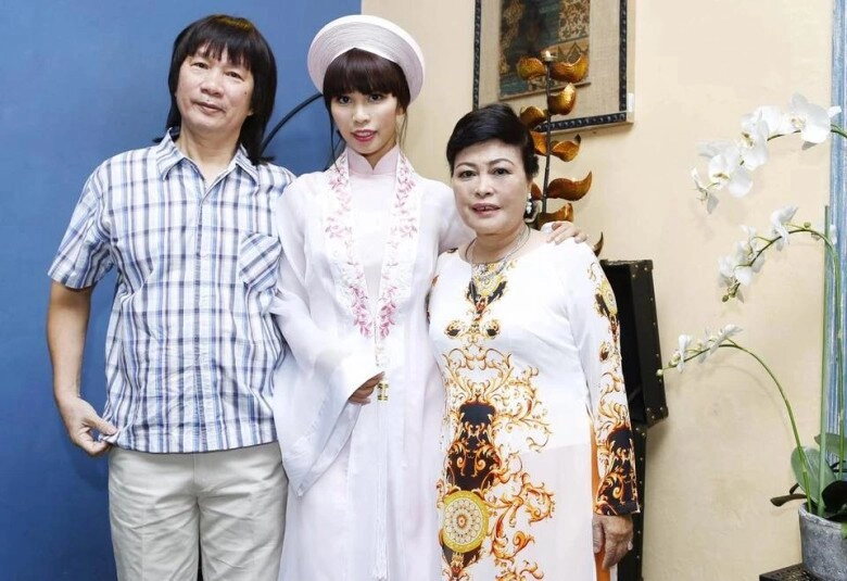 Bố ruột nsưt của siêu mẫu hà anh vẫn là bố bỉm phong độ tuổi 70 không ngại chung khung hình với vợ cũ - 9