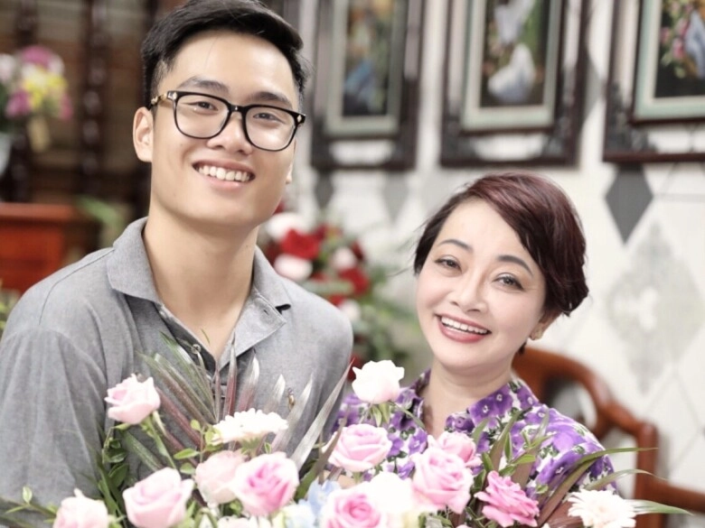 bông hậu làng hài ròng rã 15 năm để chữa bệnh không con u60 vẫn quyết đi ngược lại lời trăn trối của chồng - 10