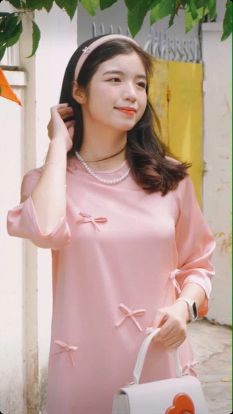 bông hồng thép tại lễ diễu binh 304 gây xao xuyến vì khoảnh khắc đáng yêu nhan sắc ngoài đời ngọt ngào tựa nàng thơ - 8