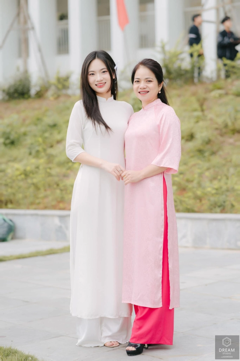 bông hồng thép xinh đẹp trong khối diễu binh diễu hành a80 - 8