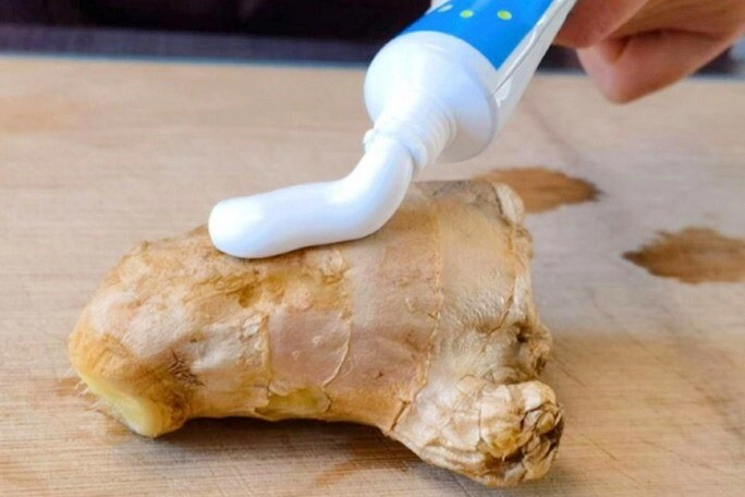 Bóp kem đánh răng lên củ gừng điều kỳ diệu sẽ xảy ra giải quyết ngay nhiều rắc rối trong nhà - 1