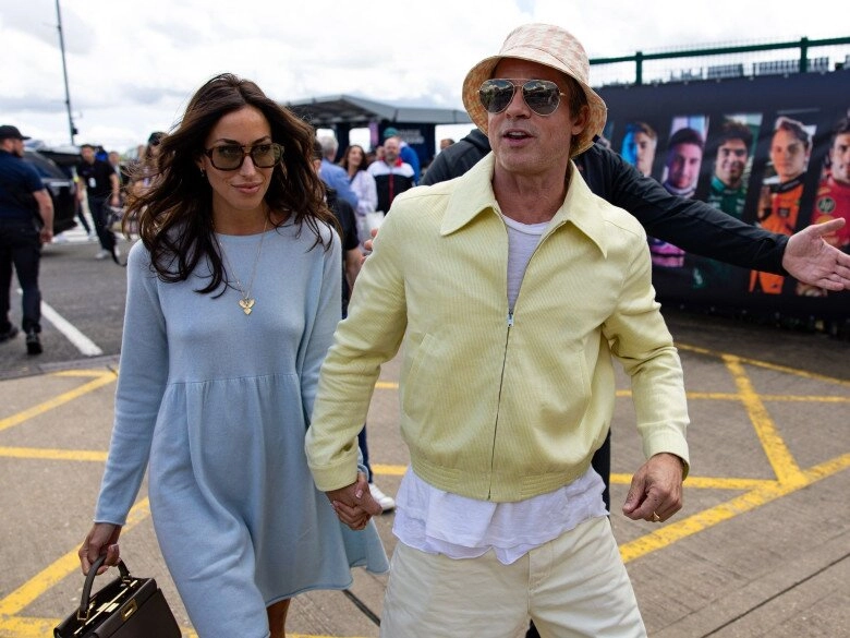 Brad pitt sau khi ly hôn angelina jolie chưa định cưới tiếp bạn gái kém gần 30 tuổi hoảng sợ - 2