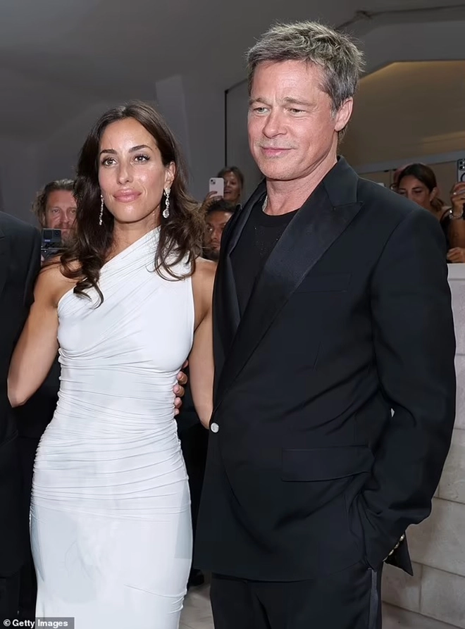 Brad pitt sau khi ly hôn angelina jolie chưa định cưới tiếp bạn gái kém gần 30 tuổi hoảng sợ - 4