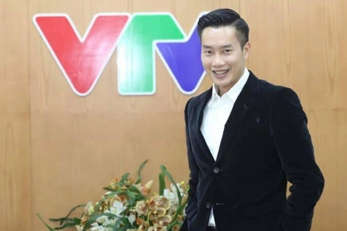Btv bí ẩn nhất vtv là nam thần chiếc nón kỳ diệu có vợ đẹp nhưng giấu suốt 25 năm - 2