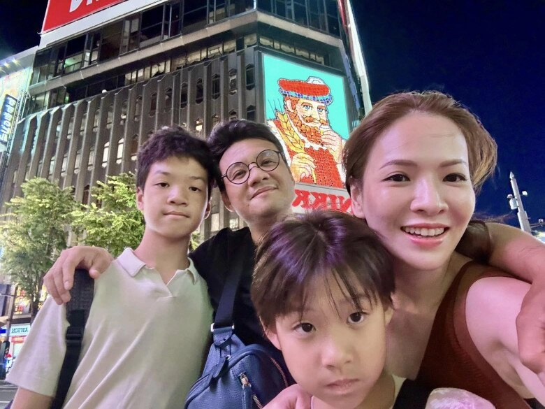 Btv đan lê mê chồng vì đẹp trai quen 25 năm vẫn nhìn tình đầu với ánh mắt say đắm - 6