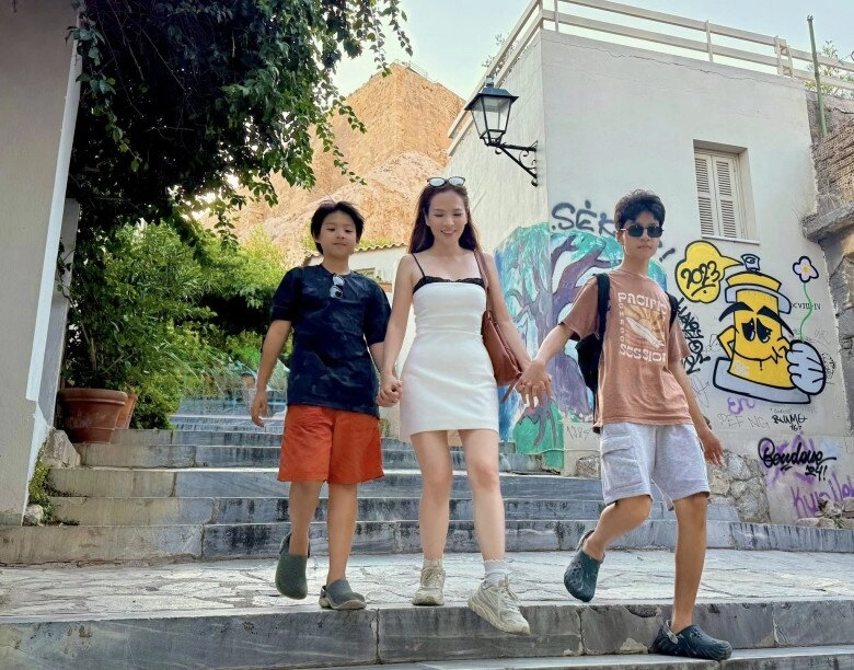 Btv đan lê thông báo làm mẹ lần nữa nói 2 con trai sinh với chồng đạo diễn nay bướng bỉnh khó đoán - 3