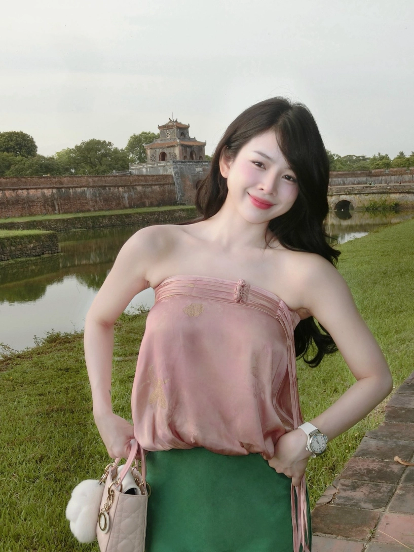 búp bê dj diện áo quây khoe trọn bờ vai trần nhan sắc ngọt ngào - 4