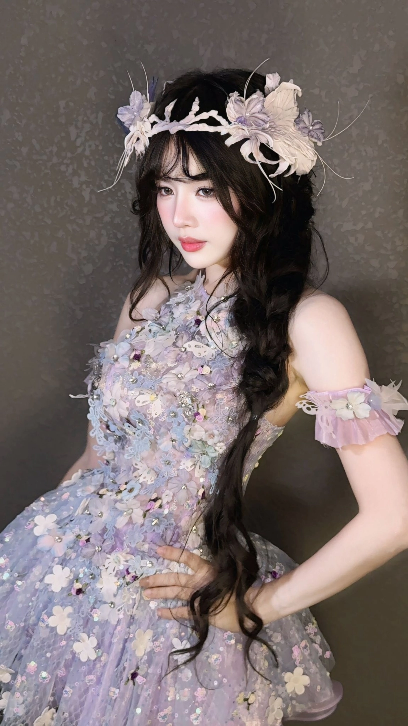 búp bê dj diện áo quây khoe trọn bờ vai trần nhan sắc ngọt ngào - 5