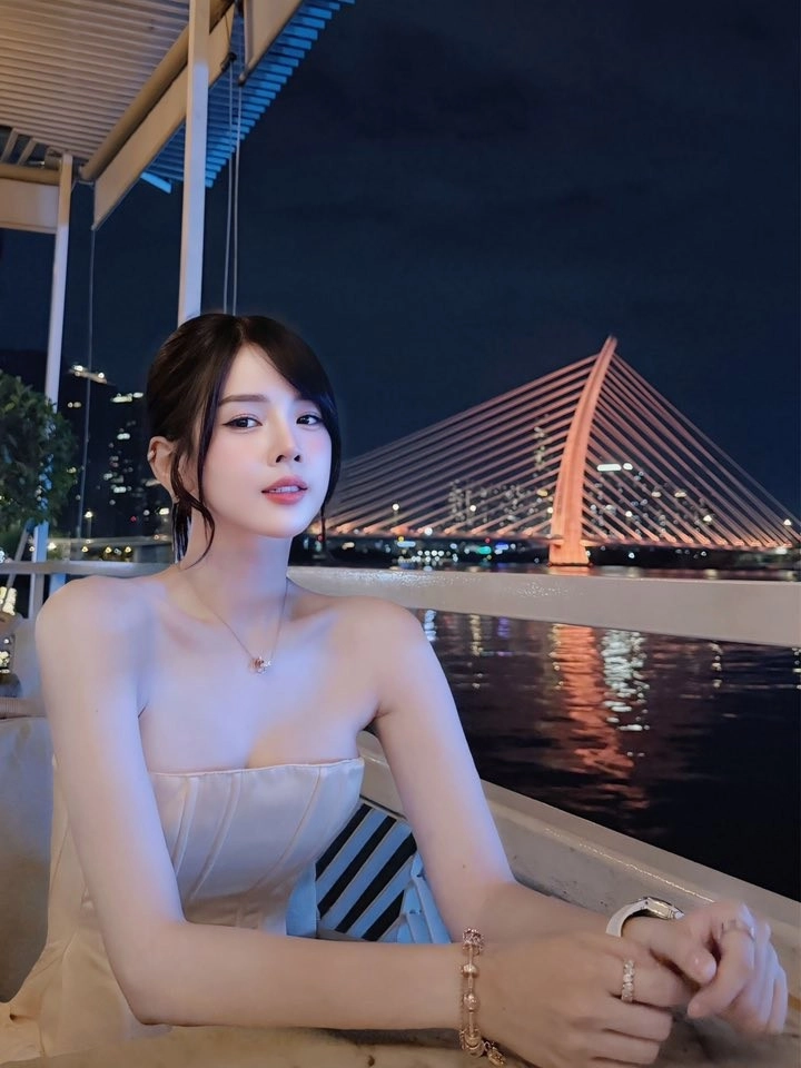 búp bê dj diện áo quây khoe trọn bờ vai trần nhan sắc ngọt ngào - 8