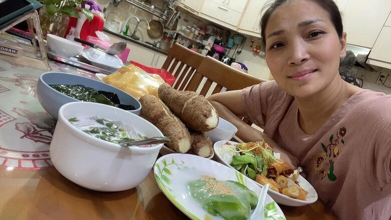 Ca sĩ đình đám ở mỹ về việt nam khoe mâm cơm nhà dân dã nhưng với cô là đỉnh của đỉnh - 6