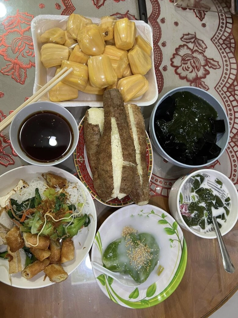 Ca sĩ đình đám ở mỹ về việt nam khoe mâm cơm nhà dân dã nhưng với cô là đỉnh của đỉnh - 7