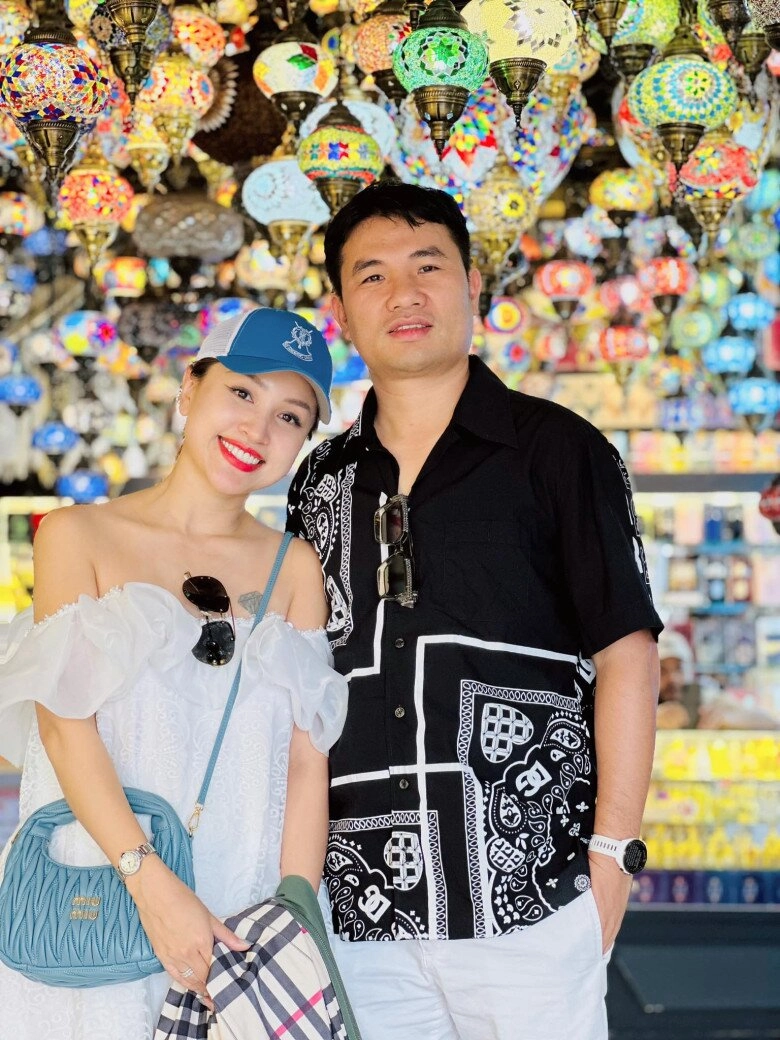 Cặp chị em vàng anh sau 20 năm vân hugo làm mẹ của 4 đứa trẻ hoàng thùy linh kín như bưng chuyện có con - 8