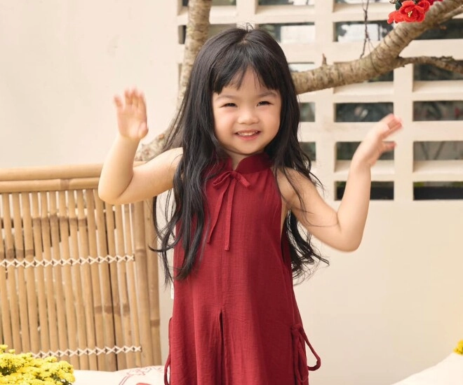 Cặp song sinh nhà vân trang xinh như búp bê thường khóc vì giành mẹ giờ ra dáng chị gái từ ngày có em trai - 8