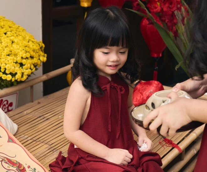 Cặp song sinh nhà vân trang xinh như búp bê thường khóc vì giành mẹ giờ ra dáng chị gái từ ngày có em trai - 9