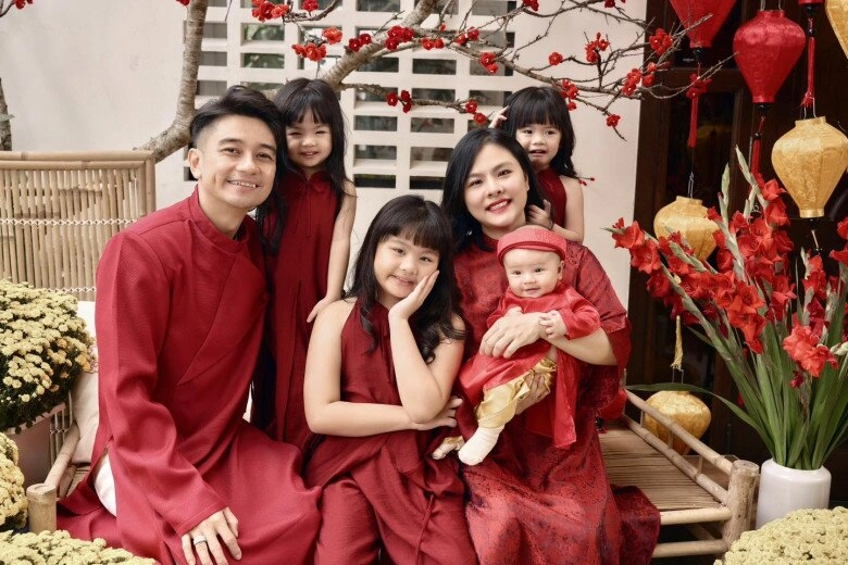 Cặp song sinh nhà vân trang xinh như búp bê thường khóc vì giành mẹ giờ ra dáng chị gái từ ngày có em trai - 18