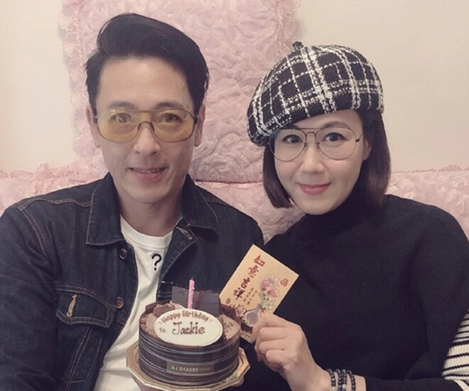 Cặp vợ chồng showbiz không ăn thịt không sinh con để giữ nhan sắc ngoại hình sau 25 năm thật khó nhận ra - 1