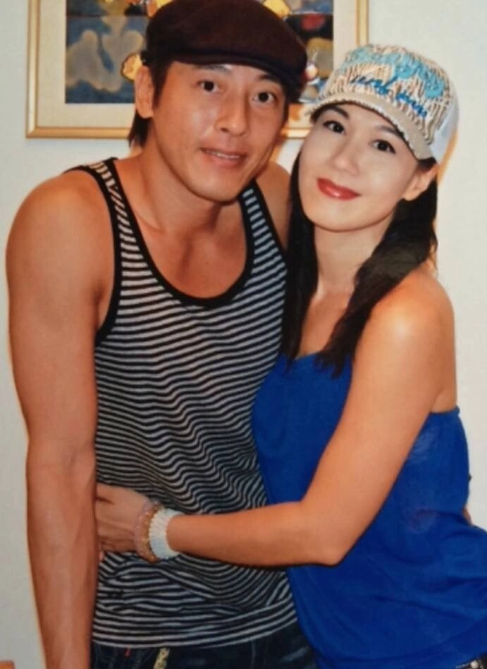 Cặp vợ chồng showbiz không ăn thịt không sinh con để giữ nhan sắc ngoại hình sau 25 năm thật khó nhận ra - 4