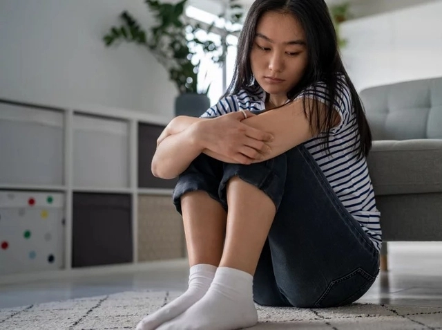 Cha mẹ giả nghèo dạy con tiết kiệm 10 năm sau phải bật khóc vì hối hận - 1