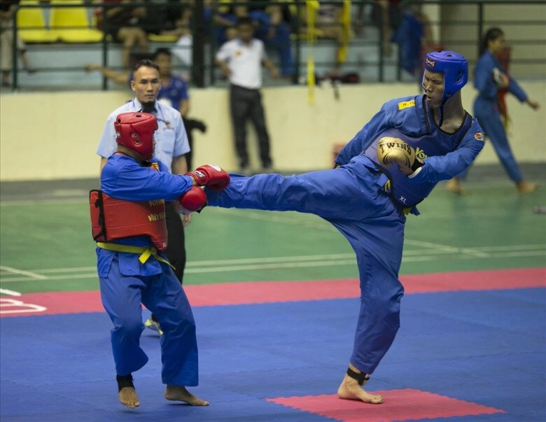 Chân dung nam diễn viên cao 2m2 đóng phim thu trăm tỷ là võ sĩ khổng lồ từng đi làm phụ hồ vì nghèo khó - 2