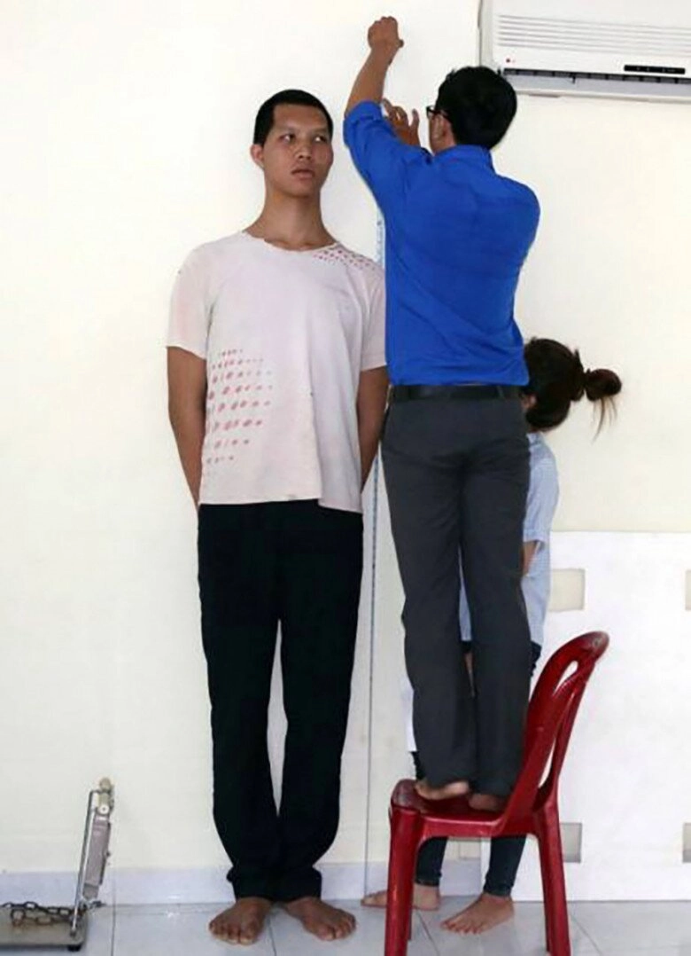 Chân dung nam diễn viên cao 2m2 đóng phim thu trăm tỷ là võ sĩ khổng lồ từng đi làm phụ hồ vì nghèo khó - 3